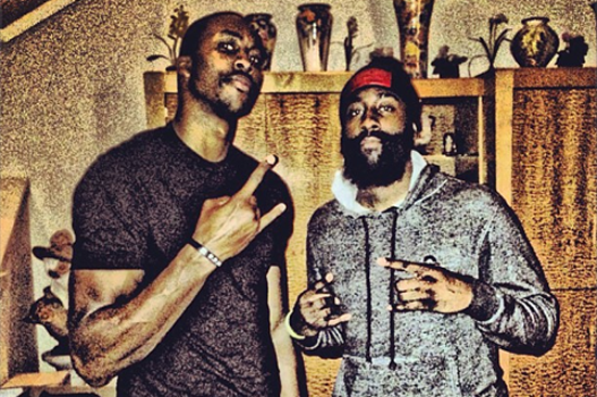 TA：皇马寻求引进后卫和中场；他们愿听取对罗德里戈的报价（TA：皇马寻求补强后卫与中场，同时对罗德里戈报价持开放态度）