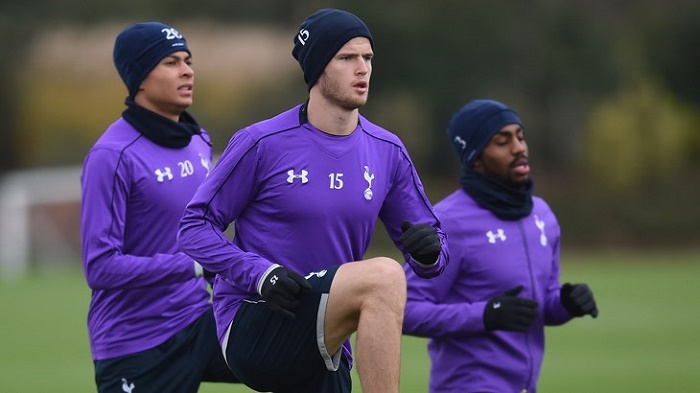 湖人惨败，詹姆斯赛后暗示球权分配有问题，没有打出团队篮球（湖人遭大败，詹姆斯赛后暗指球权失衡，团队配合乏力）