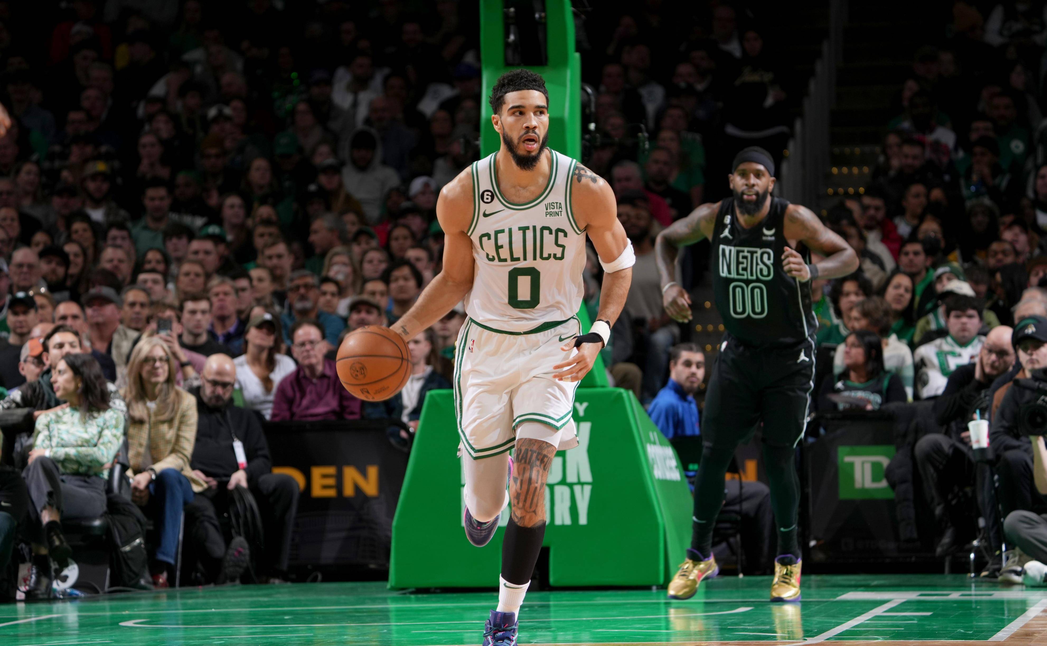 曼联旧将梅开二度：欧冠导演逆袭好戏，20场造17球太犀利（前曼联球员双响助欧冠逆袭，20战造17球火力爆棚）