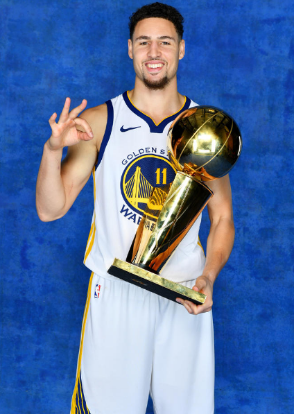 澳大利亚凭顽强作风强势出线（顽强拼搏助澳大利亚强势晋级）