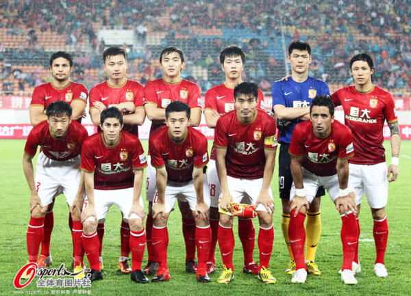 吉拉西无缘2025非洲足球先生奖，他的哥哥在社媒表达不满（吉拉西错失2025非洲足球先生，其兄在社媒发声不满）