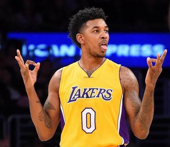 记者：瓜迪奥拉不满埃切韦里经纪人，不同意球员租借回河床（记者称：瓜迪奥拉不满埃切韦里经纪人，反对将球员租回河床）