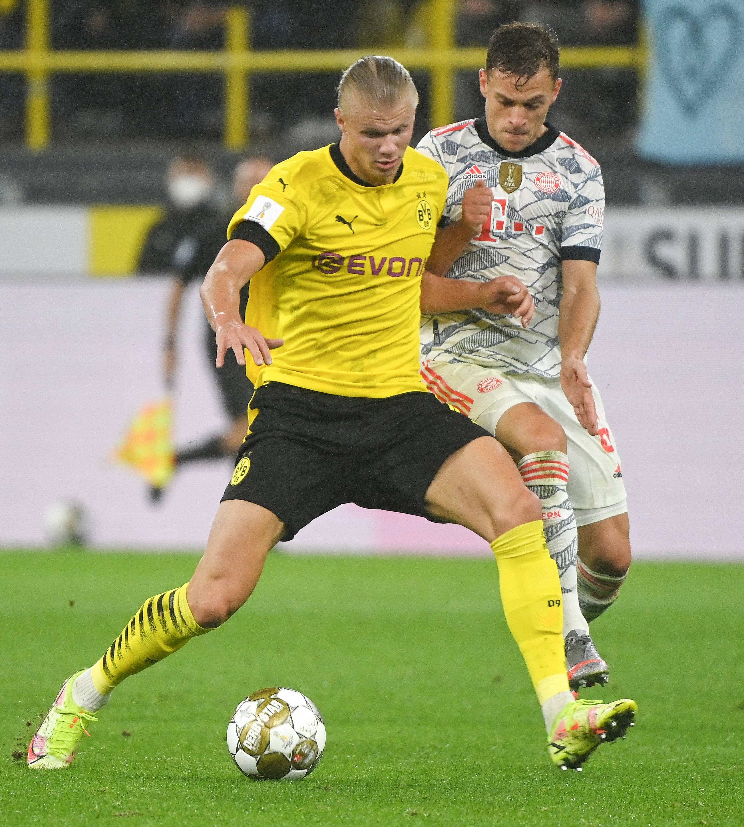 会师美职联决赛，梅西过往面对穆勒3胜7负处于下风（梅西与穆勒会师美职联决赛：过往交手3胜7负，梅西不占优）