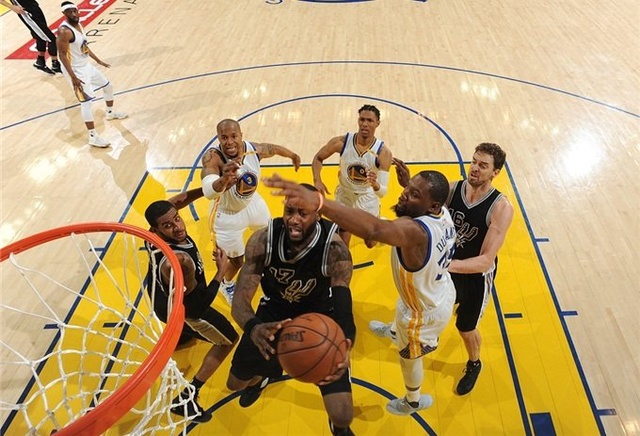 桑巴-科纳特：16岁进入莱比锡一线队的190铁棍前锋（桑巴-科纳特：16岁跻身莱比锡一线队的190cm强力前锋）