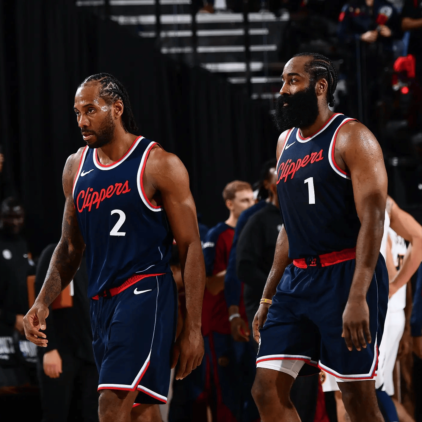 湖人更新战马刺伤病报告：斯玛特伤愈复出，克勒贝尔出战成疑（湖人公布对阵马刺伤情：斯玛特复出，克勒贝尔出战存疑）