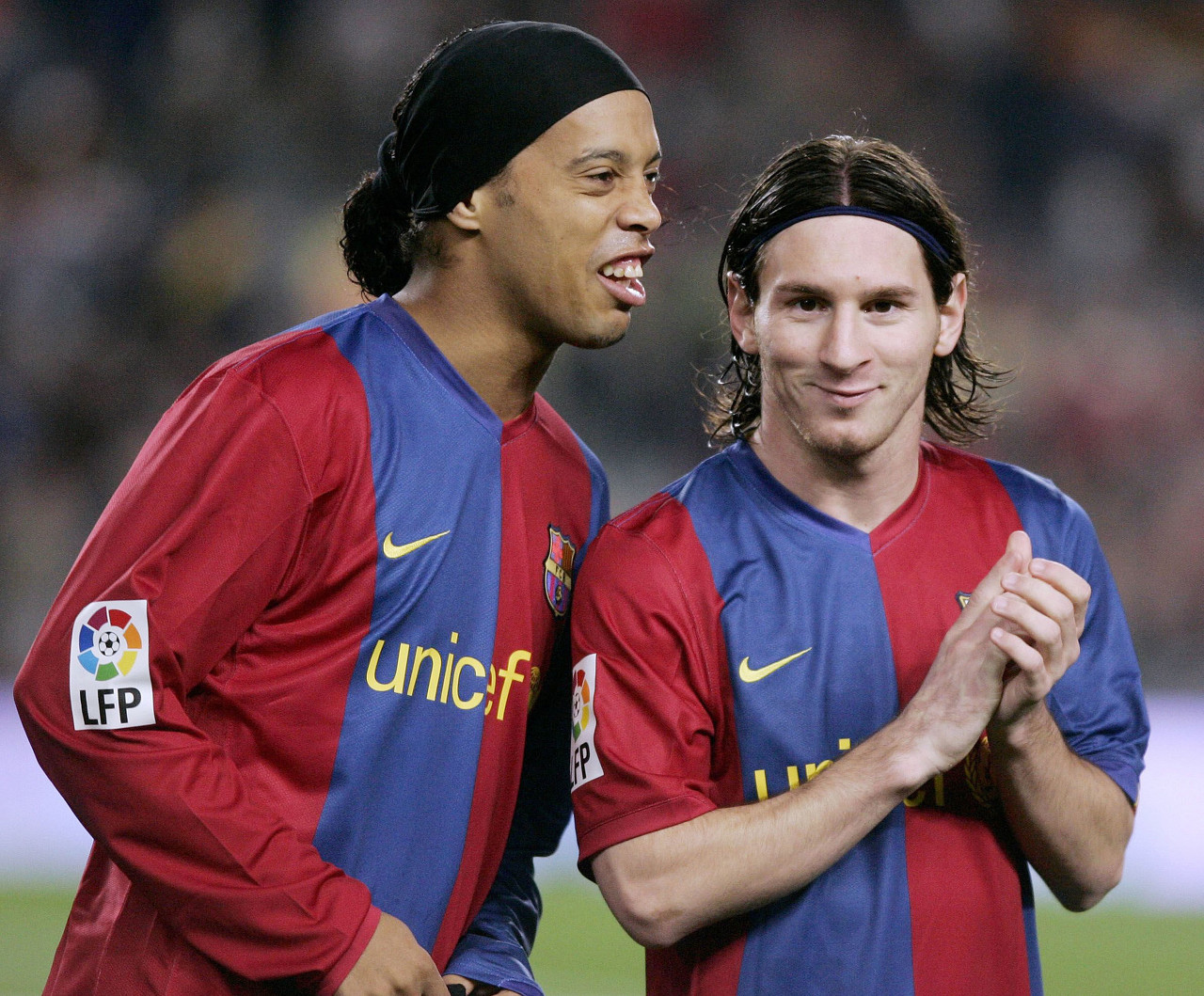 U22国家队走进成都实验小学西区分校，黄博文、于大宝等人与师生互动（U22国家队走访成都实验小学西区分校，黄博文、于大宝等人与师生开展互动交流）