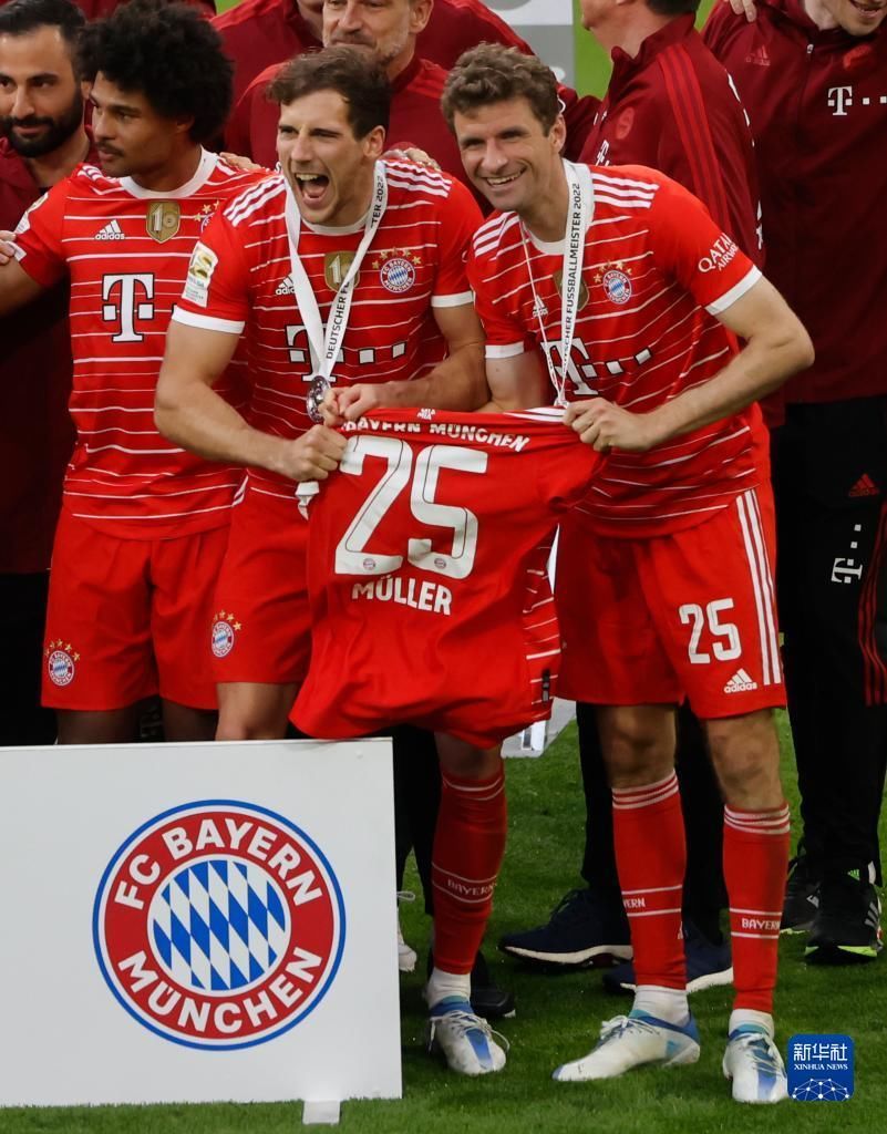 英媒：拜仁有意在一月永久签下梅努，已和他的经纪人直接会谈