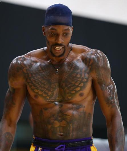 图赫尔：世界杯期间替补球员或待在更衣室，我们有勇气去争冠（图赫尔：世界杯阶段替补或留在更衣室，我们敢于向冠军发起冲击）